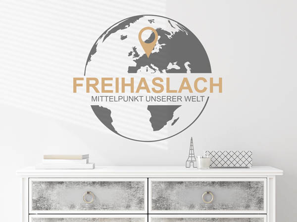 Wandtattoo Freihaslach - Mittelpunkt unserer Welt mit Pin im Globus