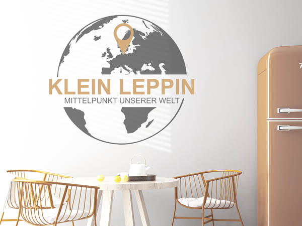 Wandtattoo Klein Leppin - Mittelpunkt unserer Welt mit Pin im Globus