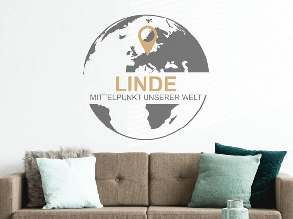 Wandtattoo Linde - Mittelpunkt unserer Welt mit Pin im Globus