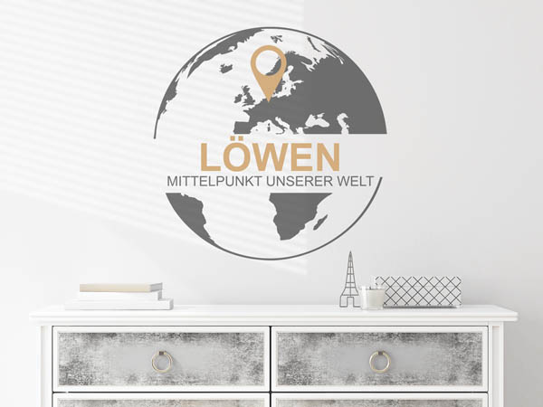 Wandtattoo Löwen - Mittelpunkt unserer Welt mit Pin im Globus
