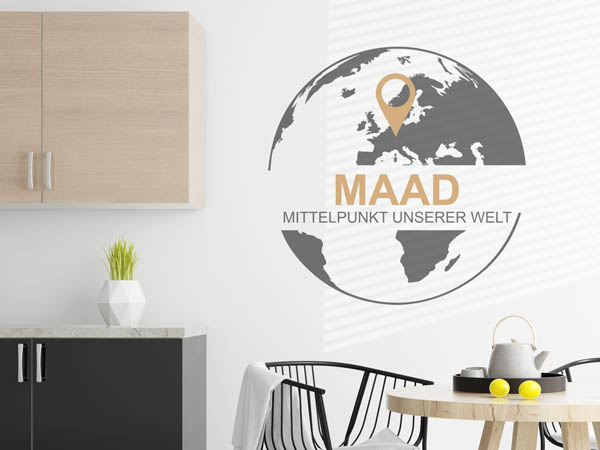 Wandtattoo Maad - Mittelpunkt unserer Welt mit Pin im Globus
