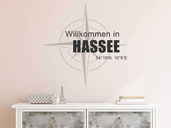 Wandtattoo Willkommen in Hassee mit den Koordinaten 54°18'N 10°6'E