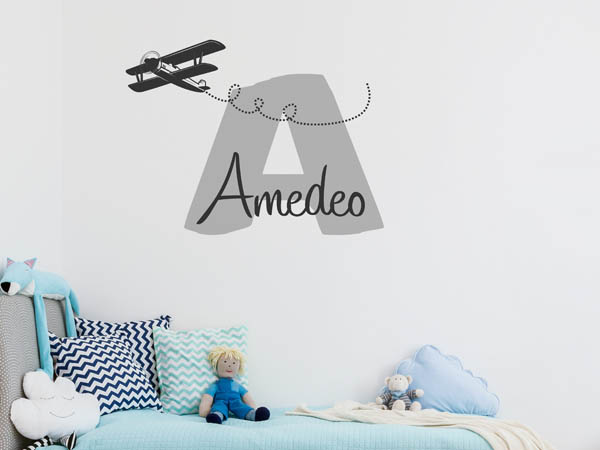 Wandtattoo Amedeo mit Flugzeug