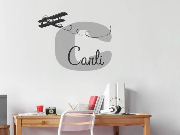Wandtattoo Carli mit Flugzeug