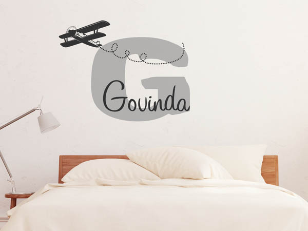 Wandtattoo Govinda mit Flugzeug