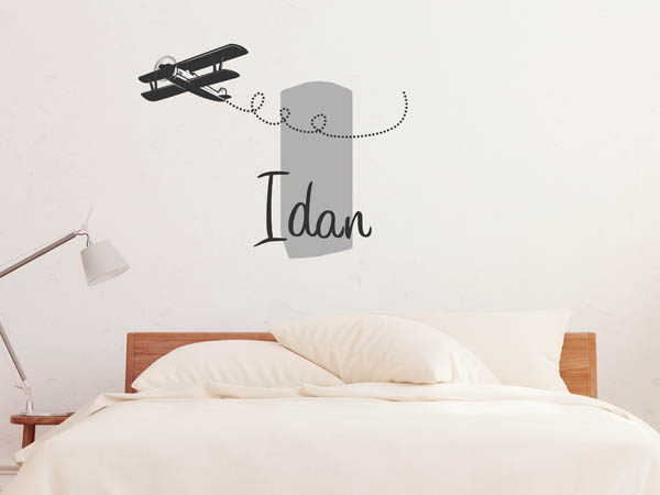 Wandtattoo Idan mit Flugzeug