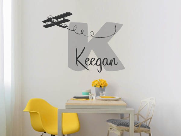 Wandtattoo Keegan mit Flugzeug