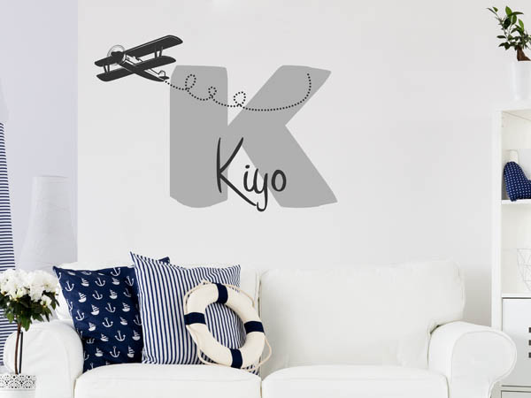 Wandtattoo Kiyo mit Flugzeug