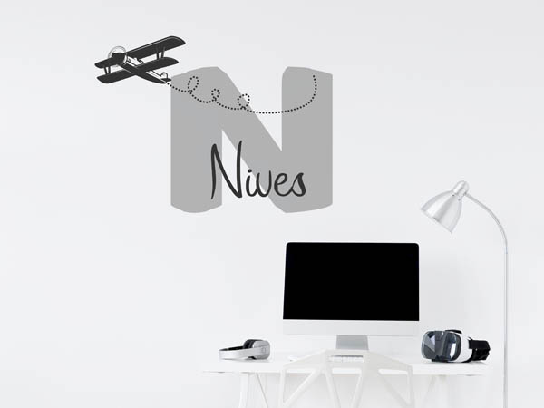 Wandtattoo Nives mit Flugzeug