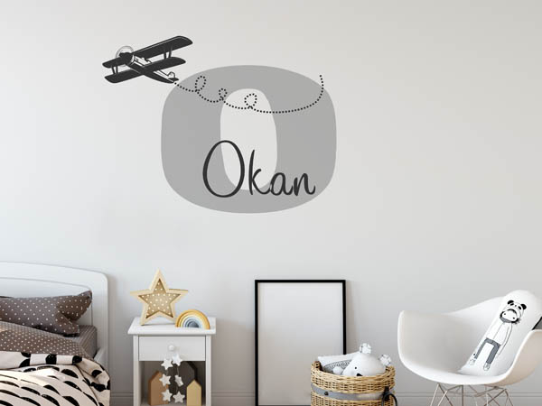 Wandtattoo Okan mit Flugzeug