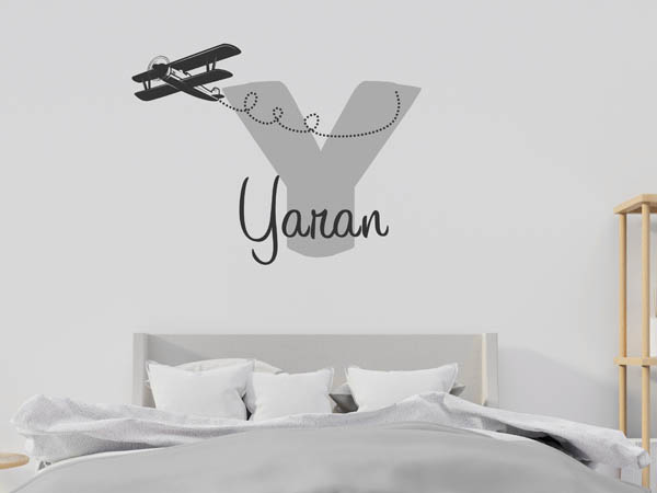 Wandtattoo Yaran mit Flugzeug