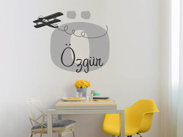 Wandtattoo Özgür mit Flugzeug