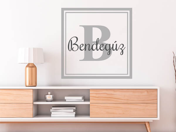 Wandtattoo Bendegúz als eckiges Monogramm