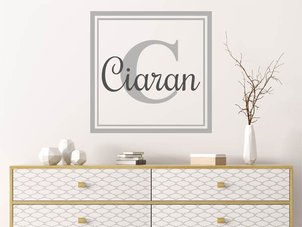 Wandtattoo Ciaran als eckiges Monogramm