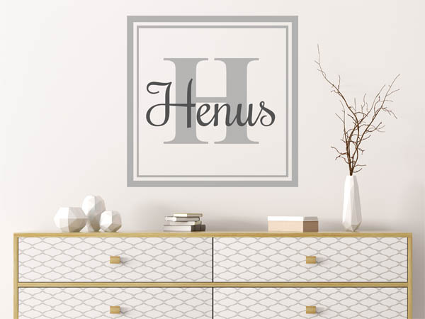 Wandtattoo Henus als eckiges Monogramm