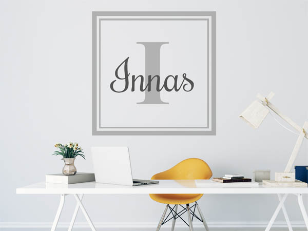 Wandtattoo Innas als eckiges Monogramm