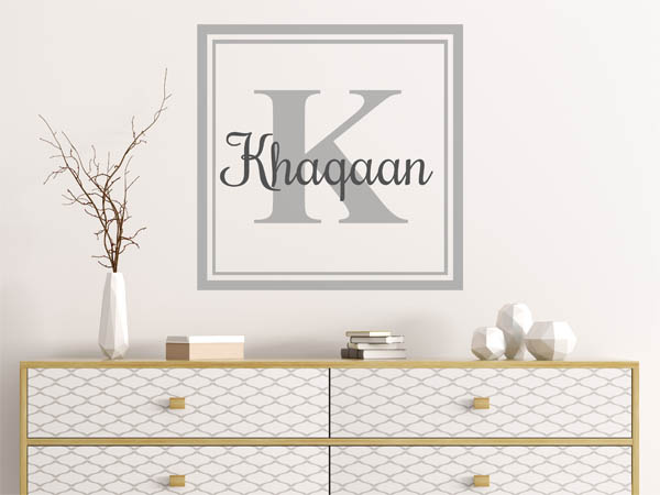 Wandtattoo Khaqaan als eckiges Monogramm
