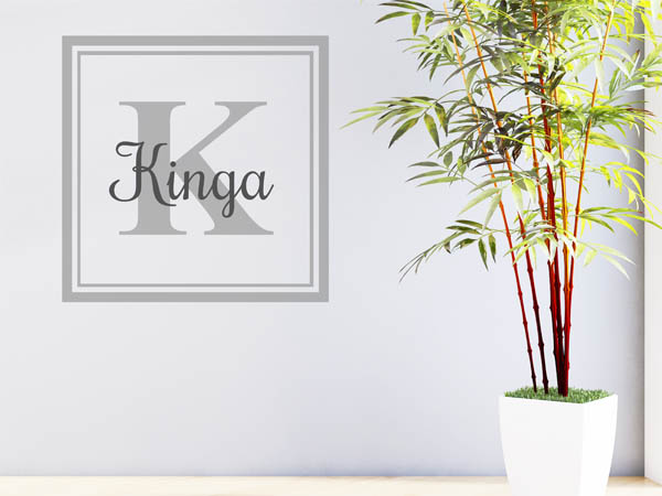 Wandtattoo Kinga als eckiges Monogramm