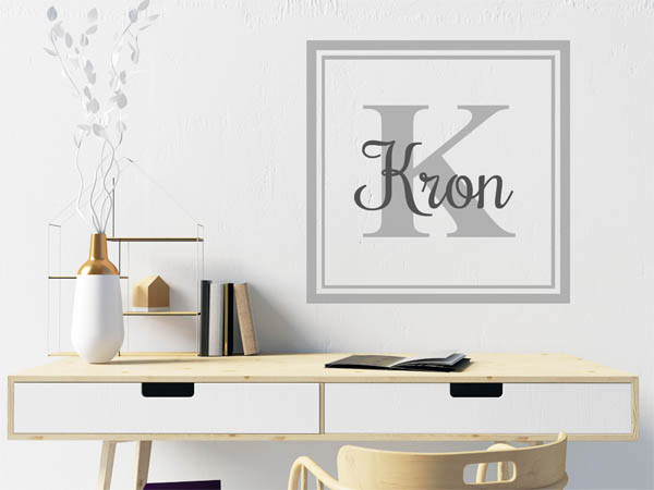 Wandtattoo Kron als eckiges Monogramm