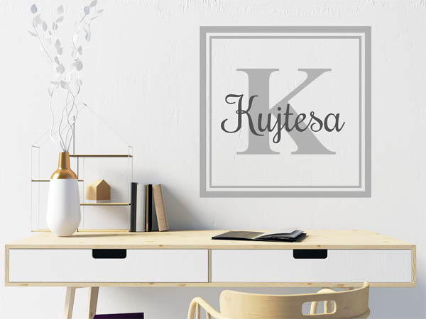 Wandtattoo Kujtesa als eckiges Monogramm