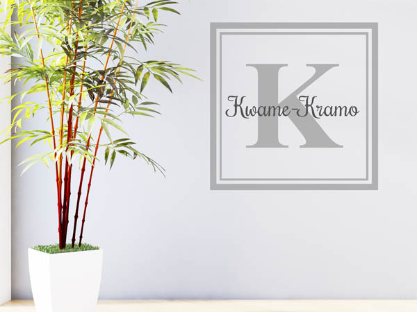 Wandtattoo Kwame-Kramo als eckiges Monogramm