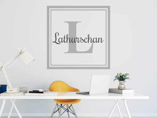 Wandtattoo Lathurschan als eckiges Monogramm