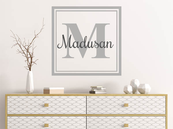 Wandtattoo Madusan als eckiges Monogramm