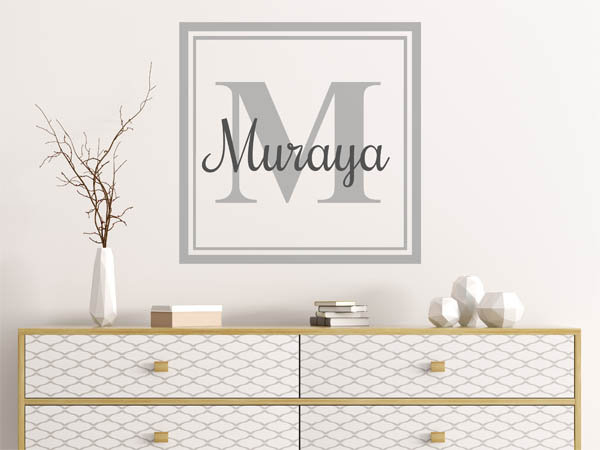 Wandtattoo Muraya als eckiges Monogramm