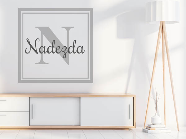 Wandtattoo Nadezda als eckiges Monogramm