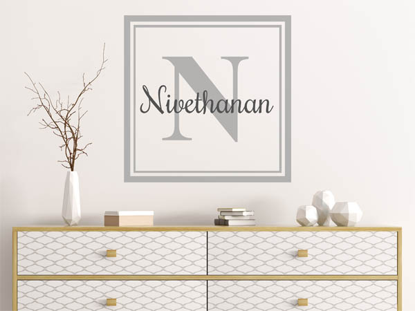 Wandtattoo Nivethanan als eckiges Monogramm