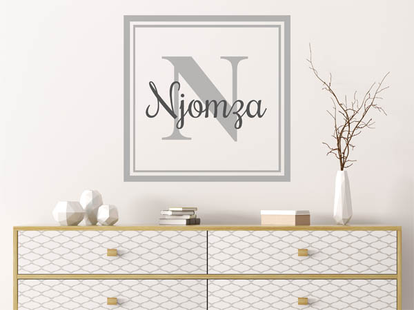 Wandtattoo Njomza als eckiges Monogramm