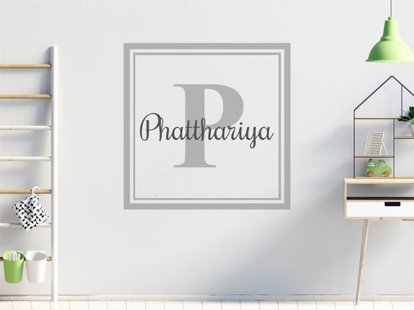 Wandtattoo Phatthariya als eckiges Monogramm
