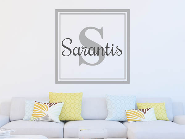 Wandtattoo Sarantis als eckiges Monogramm