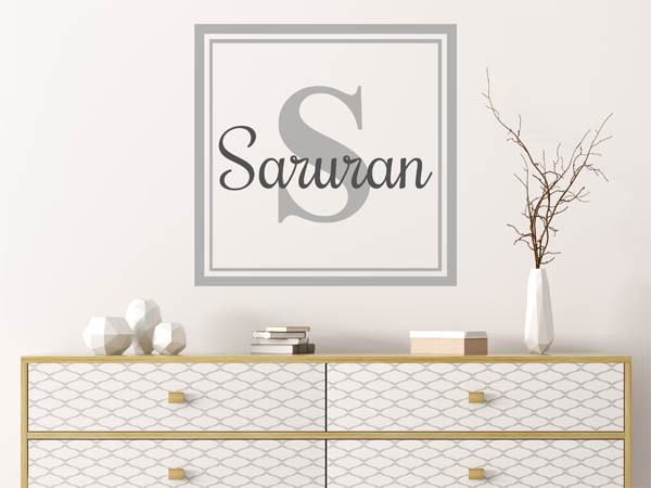 Wandtattoo Saruran als eckiges Monogramm