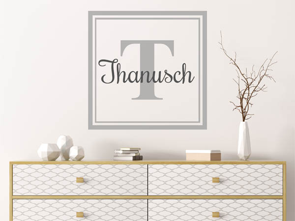 Wandtattoo Thanusch als eckiges Monogramm