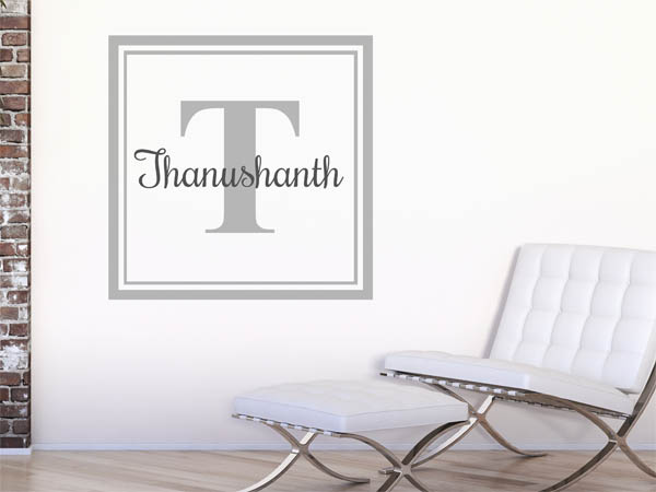 Wandtattoo Thanushanth als eckiges Monogramm