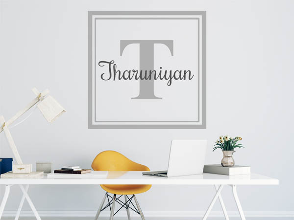 Wandtattoo Tharuniyan als eckiges Monogramm