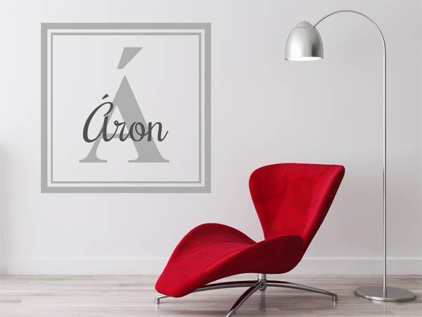 Wandtattoo Áron als eckiges Monogramm