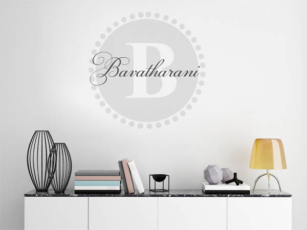 Wandtattoo Bavatharani als Monogramm rund