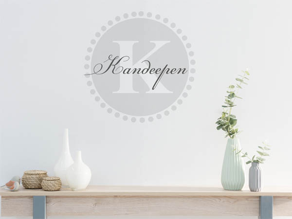 Wandtattoo Kandeepen als Monogramm rund