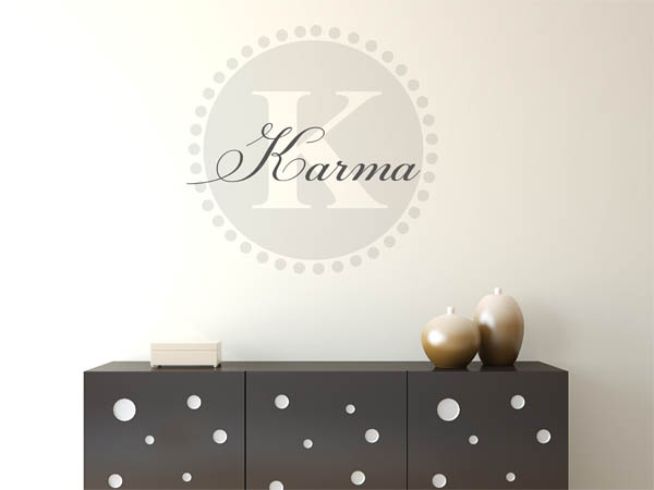 Wandtattoo Karma als Monogramm rund