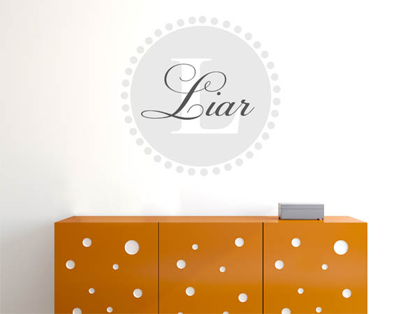 Wandtattoo Liar als Monogramm rund