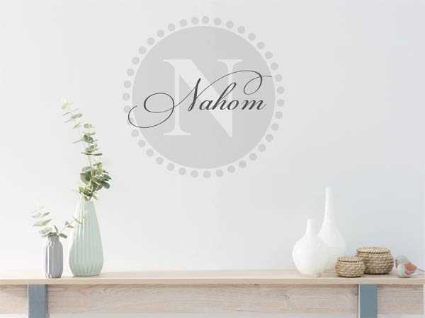 Wandtattoo Nahom als Monogramm rund