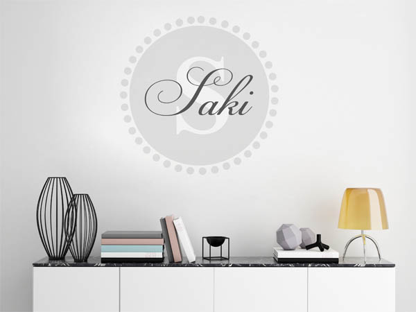 Wandtattoo Saki als Monogramm rund