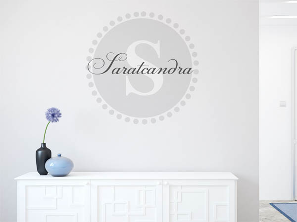 Wandtattoo Saratcandra als Monogramm rund