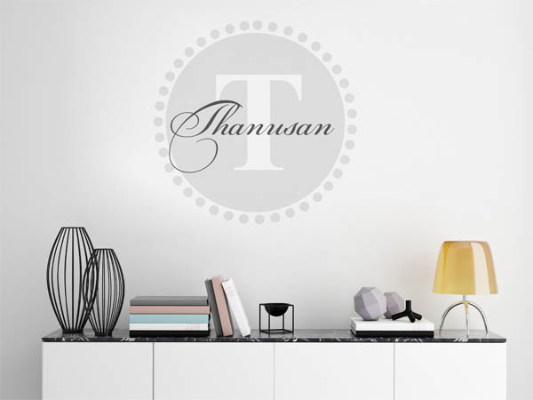 Wandtattoo Thanusan als Monogramm rund