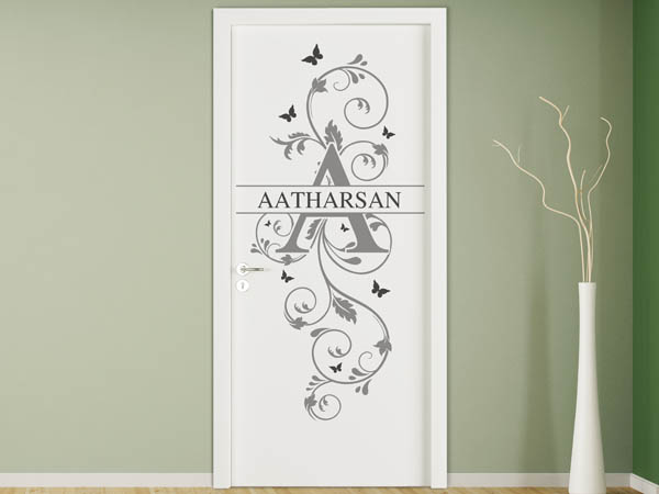 Wandtattoo Namensschild Aatharsan auf einer Tür