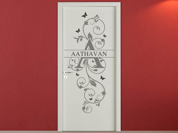 Wandtattoo Namensschild Aathavan auf einer Tür