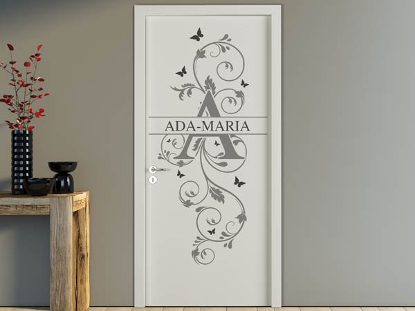 Wandtattoo Namensschild Ada-Maria auf einer Tür