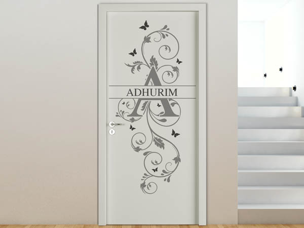 Wandtattoo Namensschild Adhurim auf einer Tür